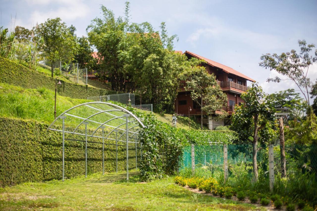 Red House The Garden Stay In Bukit Tinggi By Play بينتونغ المظهر الخارجي الصورة