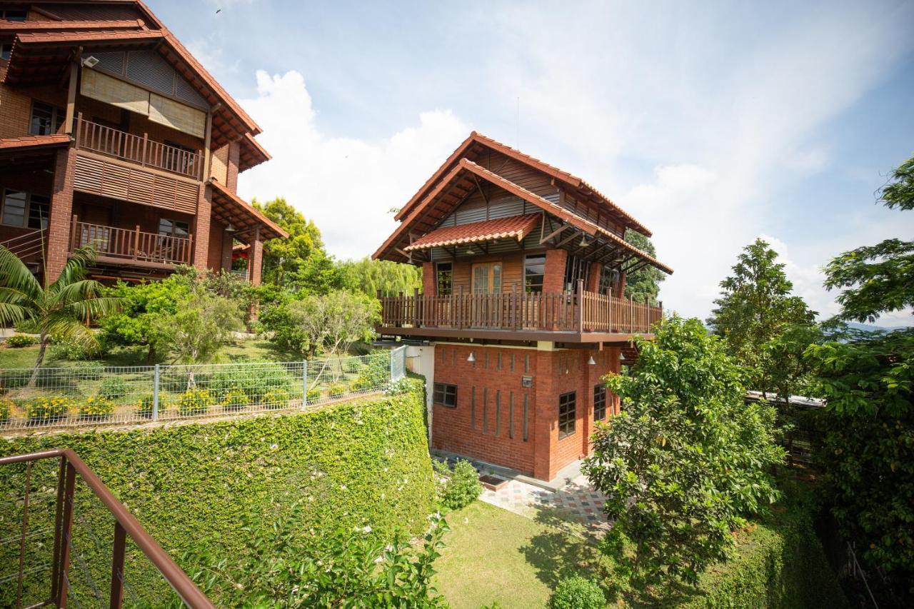 Red House The Garden Stay In Bukit Tinggi By Play بينتونغ المظهر الخارجي الصورة